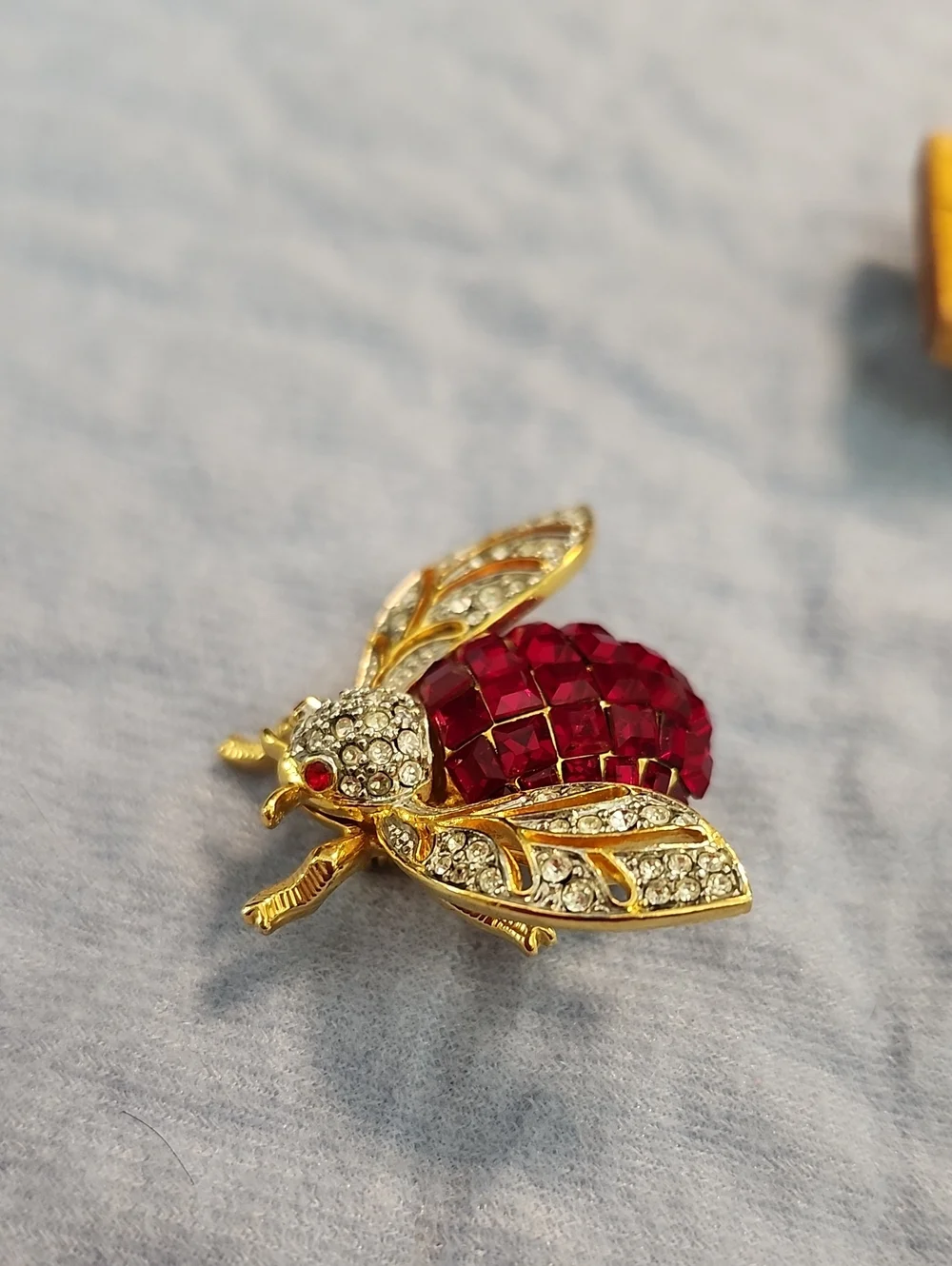 Finely Crafted Vintage Red & White Crystal Rhinestone Bee Pin On Goldtone Metal